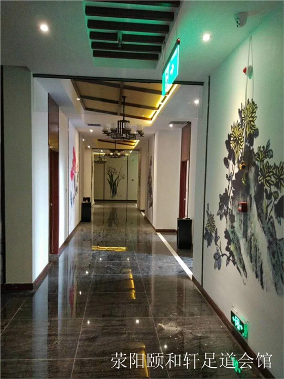 滎陽(yáng)頤和軒足道會(huì)館走廊.jpg